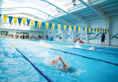  プール全天候型の室内温水プールは25mコースが5レーン。