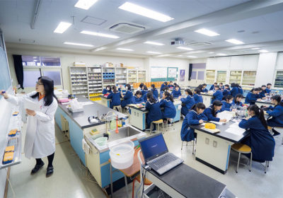 理科室<br>実験中心の授業を支える設備が充実の5室。