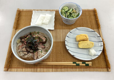 メニューは素麺、だし巻き卵、酢の物、かるかん