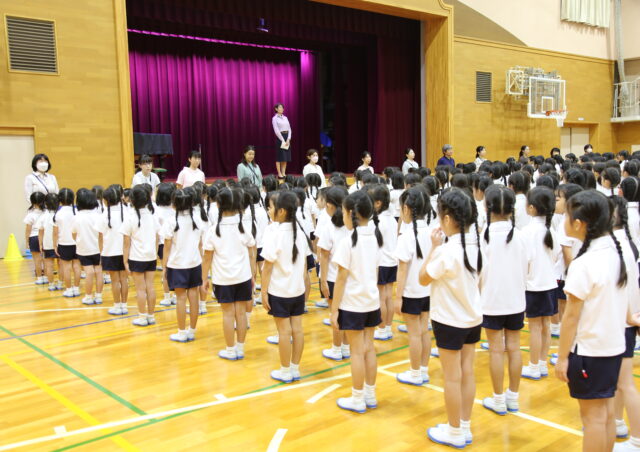 児童朝会　６年生のがんばり！