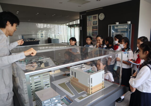 社会科見学（有明清掃工場・中央防波堤埋め立て処分場）（４年生）
