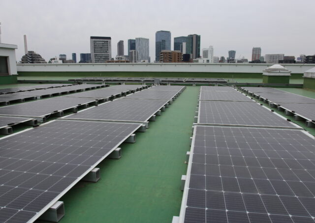 ソーラーパネル見学 ５年生